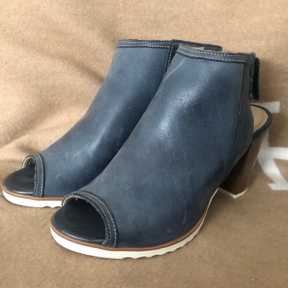 Ankle booties